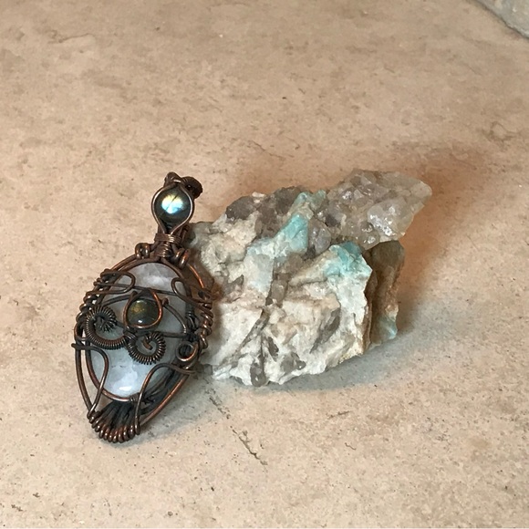 COPPER WRAPPED MOONSTONE & LABRADORITE ONE EYE NECKLACE PENDANT - Picture 7 of 8